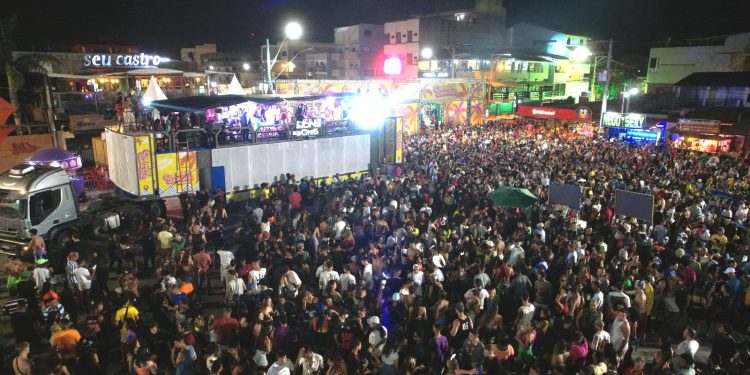 Cada vez mais internacional, Guriri vibra na volta do Carnaval