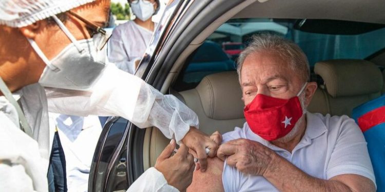 Lula tomará 5ª dose da vacina contra Covid para “incentivar”