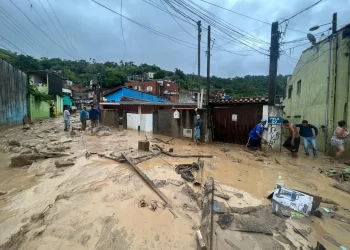 Sobe para 57 o número de vítimas do temporal no Litoral Norte de SP