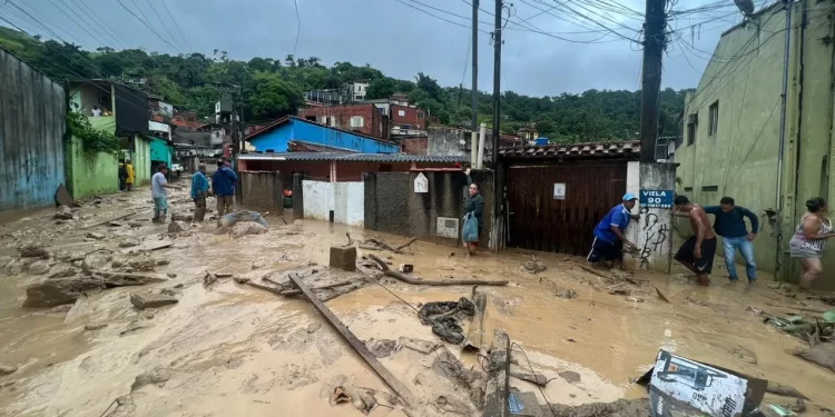 Sobe para 57 o número de vítimas do temporal no Litoral Norte de SP