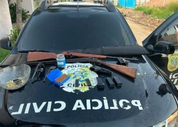 Homem é preso com armas e munições em Guriri; prisão aconteceu durante atendimento a uma vítima de violência doméstica