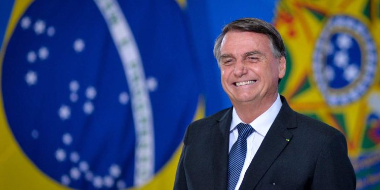 Costa Neto diz que Bolsonaro voltará em abril para caravanas pelo Brasil