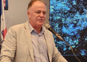 Servidores do Estado terão reajuste salarial em abril, diz Casagrande