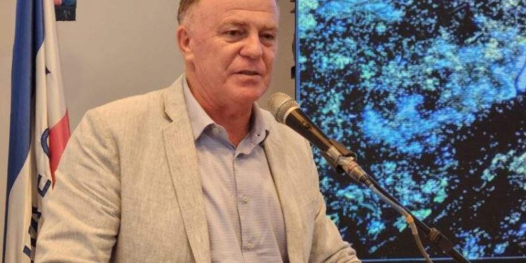 Servidores do Estado terão reajuste salarial em abril, diz Casagrande