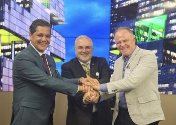 Casagrande se reúne com presidente da Petrobras para tratar dos investimentos da empresa no Estado