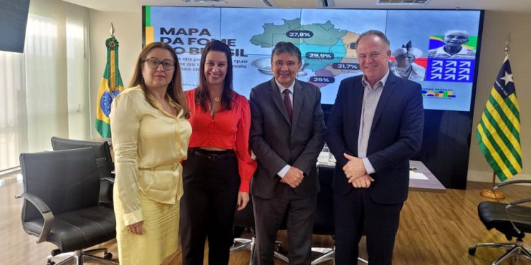 Casagrande se reúne com ministro do Desenvolvimento e Assistência Social em Brasília