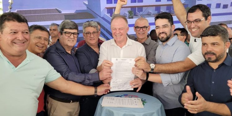 Casagrande inaugura obras e autoriza início de construção do Hospital do Câncer de Cachoeiro