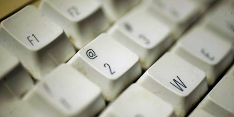 STF debate retirada de conteúdos ofensivos da internet