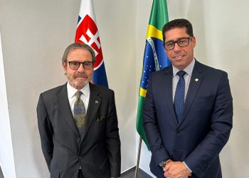 Na Eslováquia, Marcelo Santos destaca potenciais do ES