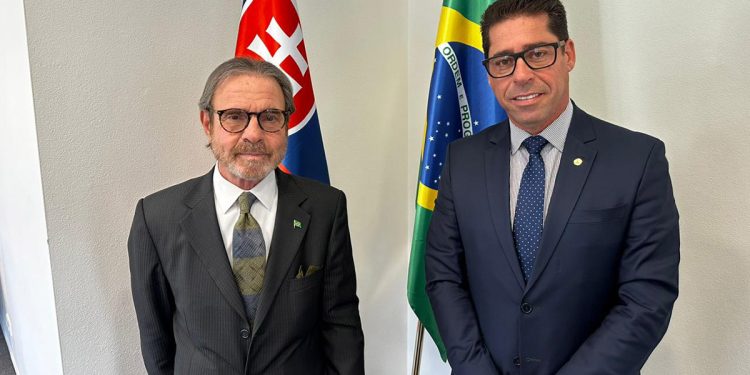 Na Eslováquia, Marcelo Santos destaca potenciais do ES