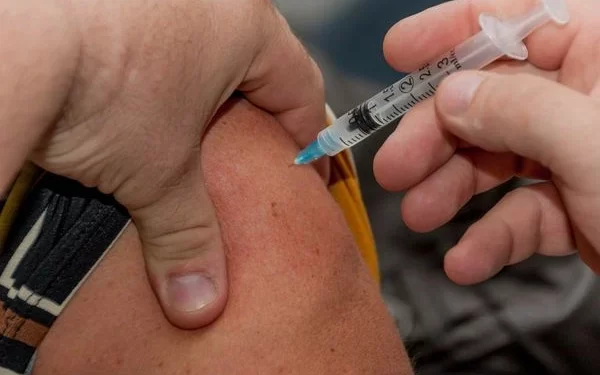 Em São Mateus, campanha de vacinação bivalente contra Covid-19 segue nos bairros Morada do Ribeirão e Sernamby