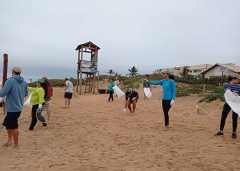 Escoteiros apoiam Meros do Brasil em limpeza de praia neste sábado em Guriri