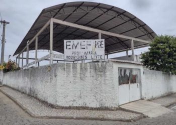 Bandidos armados invadem escola de Nova Venécia, roubam celular e até merenda escolar