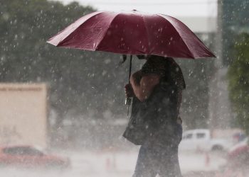 ES tem alerta para chuvas intensas com ventos de até 60 km/h