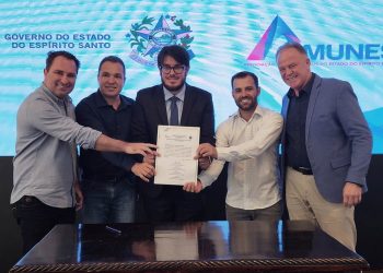 Governador recebe nova diretoria de entidade dos prefeitos capixabas