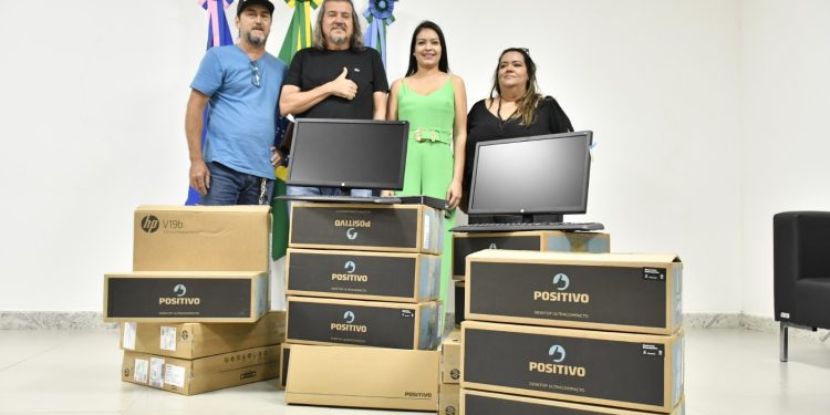 Tecnologia na educação municipal de São Mateus: unidades escolares receberão mais computadores