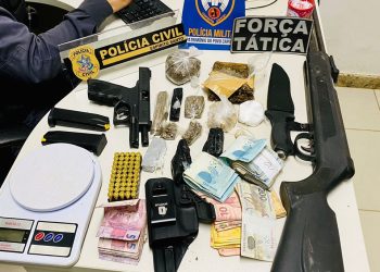 Polícia Civil apreende armas, drogas, munições e dinheiro durante operação em Barra de São Francisco