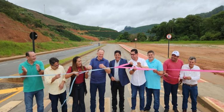 Casagrande inaugura obras de pavimentação asfáltica em Brejetuba
