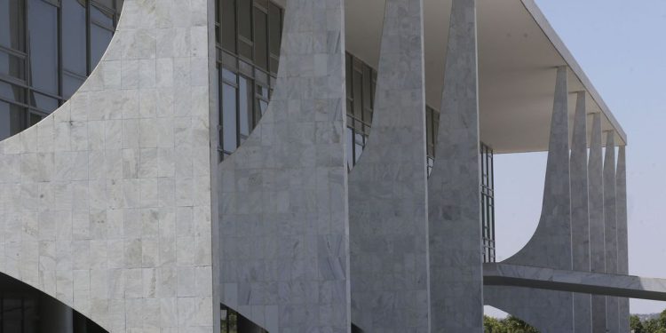 Governo exclui EBC, Correios, Serpro e outras estatais de privatização