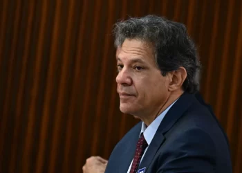 Shein e Shopee: Governo vai taxar compras de até 50 dólares