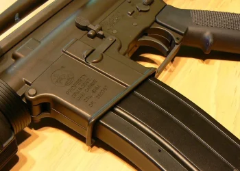 Homem mata cinco vizinhos após eles reclamarem de barulho