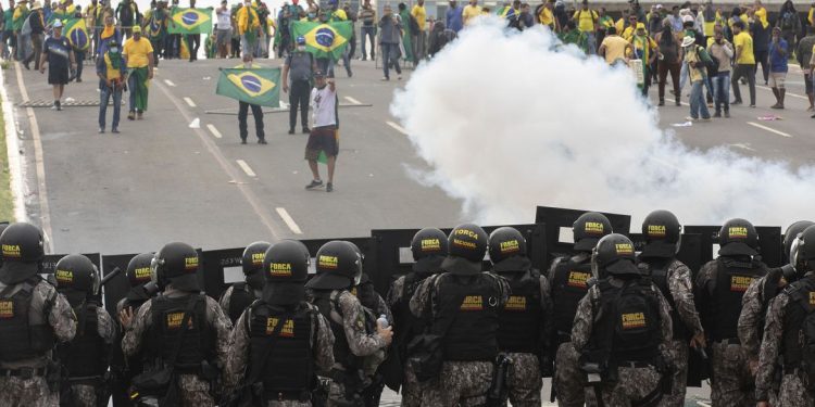 Moraes aceita denúncia contra outros 200 envolvidos nos atos golpistas