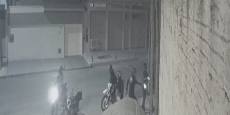 Corpo de jovem executado com aproximadamente 50 tiros encontra-se sem identificação no IML de Teixeira de Freitas-BA; vítima pode ser oriunda de Linhares