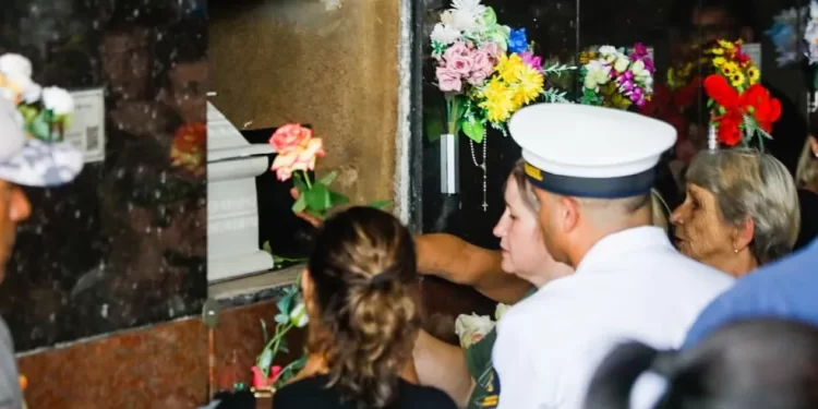 Crianças vítimas de ataque a creche são enterradas em Blumenau