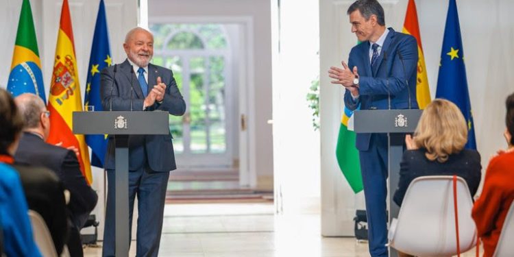 Na Espanha, Lula defende união internacional para buscar solução para o conflito na Ucrânia