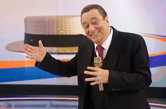 Raul Gil é internado e passa por cirurgia em São Paulo
