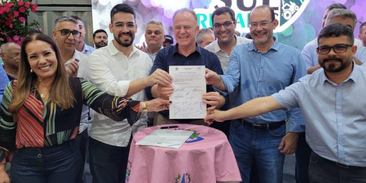 Casagrande autoriza início de obras de pavimentação de rodovia em Cachoeiro