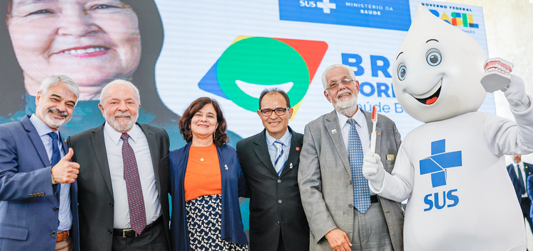 Presidente Lula sanciona lei que garante saúde bucal a todos os brasileiros pelo SUS
