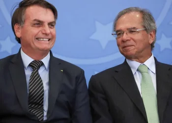 Bolsonaro ficou furioso com Guedes após Lula baixar preço do gás
