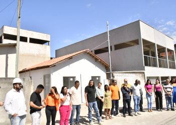 Prefeitura de São Mateus retoma programa habitacional e entrega mais três casas no bairro Vitória