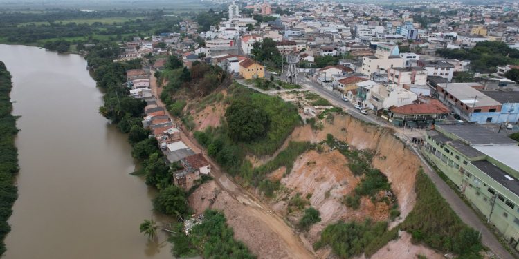 Sondagem para estudo de solo que vai orientar obra de contenção na Ladeira do Besouro começou nesta sexta-feira
