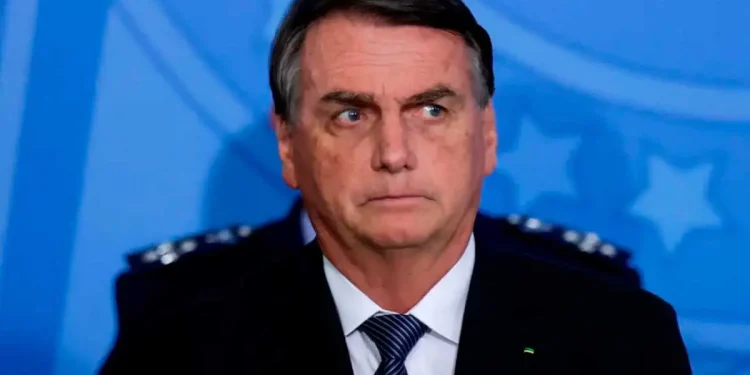 PF faz buscas na casa de Bolsonaro em Brasília; ação mira fraudes em dados de vacinação