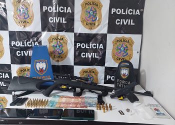 Polícia Militar detém cinco pessoas e apreende armas de fogo, munições, drogas e dinheiro durante operação em Montanha