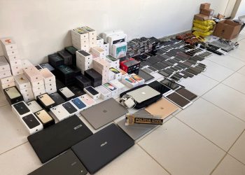 Operação ‘Cydia Pomonella’: polícia desarticula esquema criminoso de comércio irregular de telefones em Barra de São Francisco; dois suspeitos foram presos
