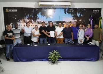 Daniel Santana assina a primeira Ordem de Serviço de cinco novas unidades de saúde