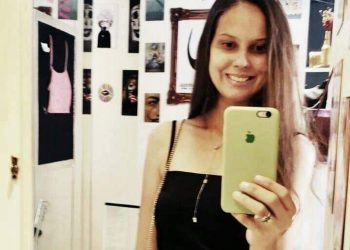 Namorado de jovem morta a facadas em Vitória presta depoimento e é liberado