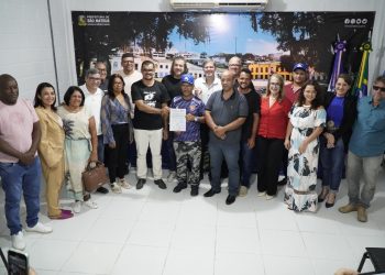 Daniel Santana assina ordem de serviço para construção da UBS de Paulista