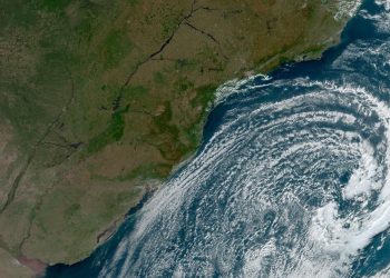 Ciclone extratropical atinge Sudeste e causa alerta de ventania
