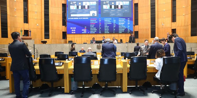 Assembleia aprova auxílio-alimentação de R$ 600 para os servidores do Estado