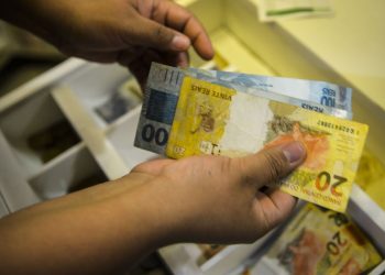 Abono salarial é pago nesta segunda aos nascidos em julho e agosto