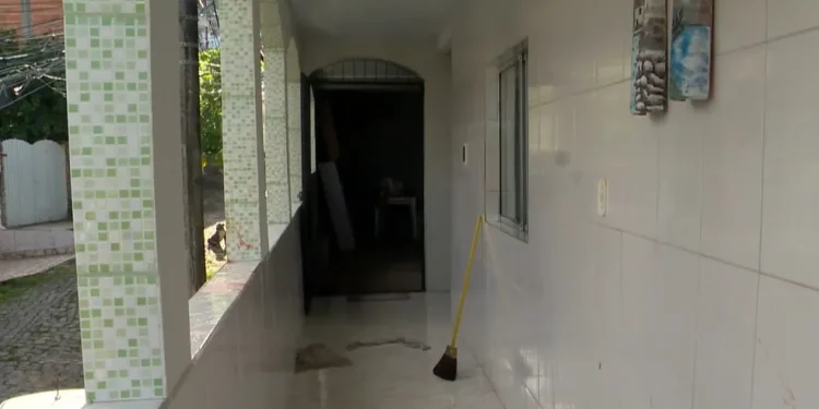 Homem morre após invadir casa e fazer família refém no ES