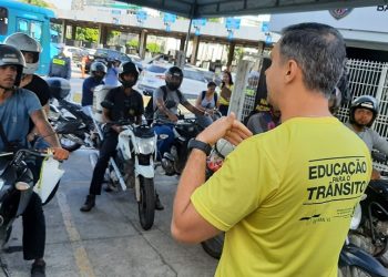 Detran|ES promove ação para sensibilizar motociclistas na Terceira Ponte