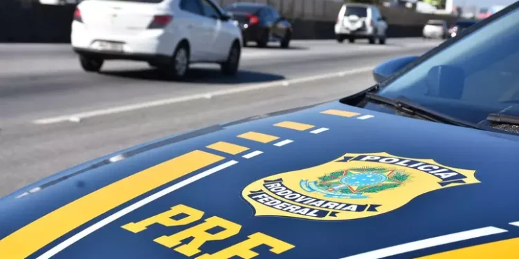 Motociclista tenta atropelar agentes da PRF e acaba preso na BR-101, em São Mateus