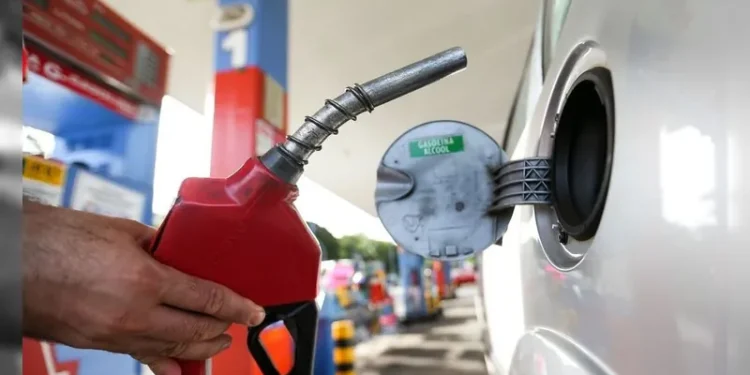 Petrobras anuncia redução nos preços do gás (21%), gasolina (12%) e diesel (12%)