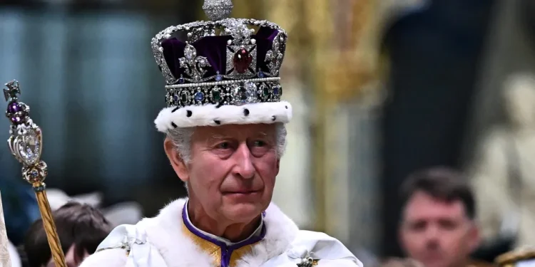 Charles III é coroado rei do Reino Unido