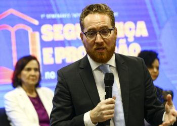 Escolas precisam de políticas de convivência para prevenir violência